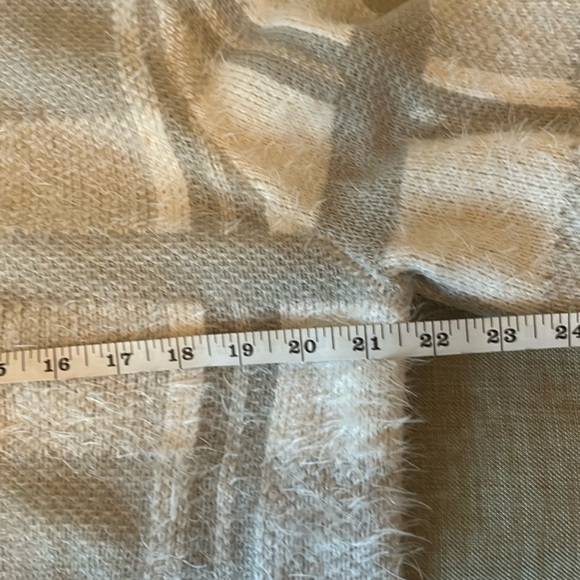 Joseph A. VGUC soft white and light grey eyelash sweater, plaid - Picture 4 of 9